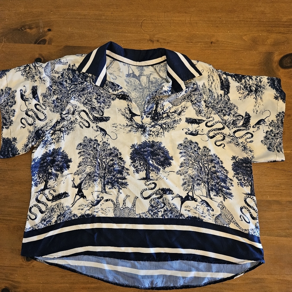 Blue And White Toile Print Satiny V-Neck Blouse Contrasting Trim Unbranded Large - Picture 4 of 8